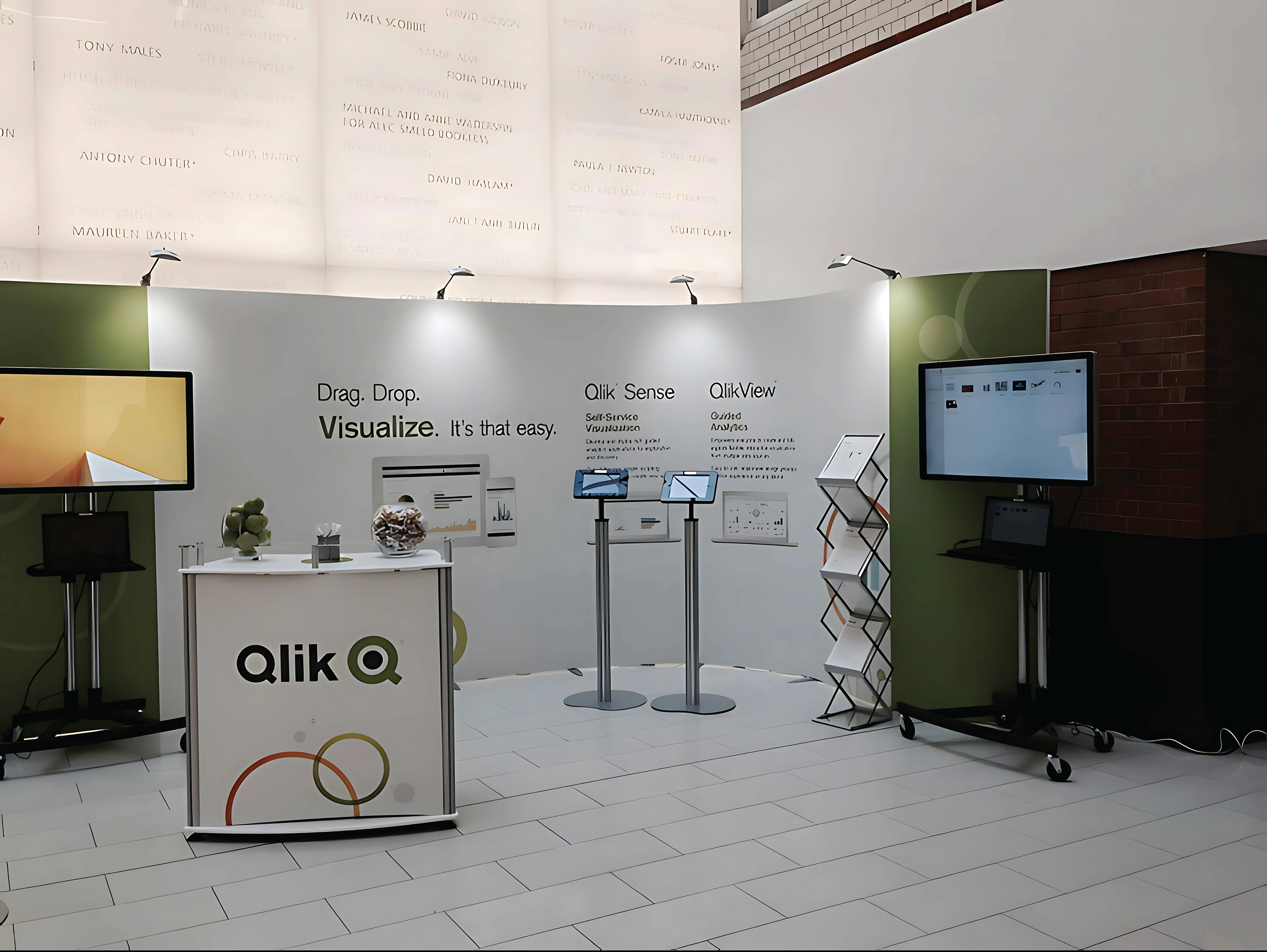 Pop-Up Stands